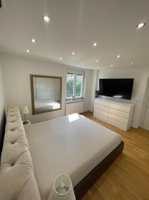 Moderne Wohnung In Der Naehe Vom Parndorf Outlet! Bruckneudorf Exterior photo
